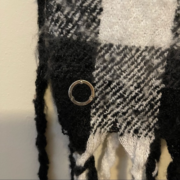 New Calvin Klein scarf - Picture 2 of 4